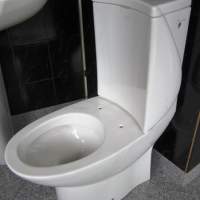 18. Exklusive WC-Kombination + Spülkasten in Weiss