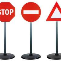 Traffic signs in 5 parts, height 65cm